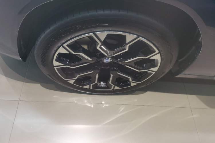 Used BMW X3 2025 xDrive30L Luxury Edition M Sport Package Left Front Wheel Hub