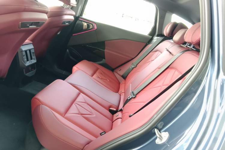 Used BMW X3 2025 xDrive30L Luxury Edition M Sport Package Left Rear Seat