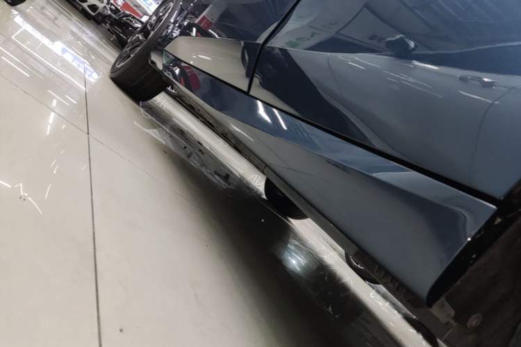 Used BMW X3 2025 xDrive30L Luxury Edition M Sport Package Left Side Sill