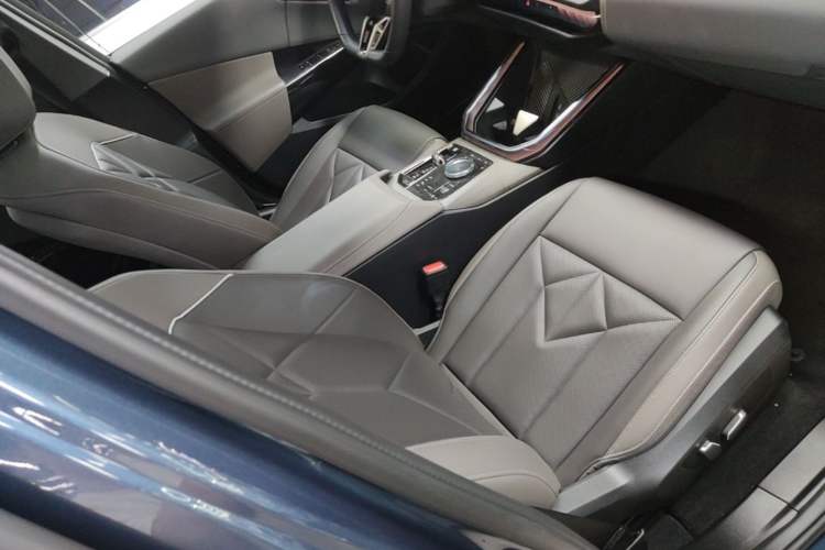 Used BMW X3 2025 xDrive30L Luxury Edition M Sport Package Right Front Seat