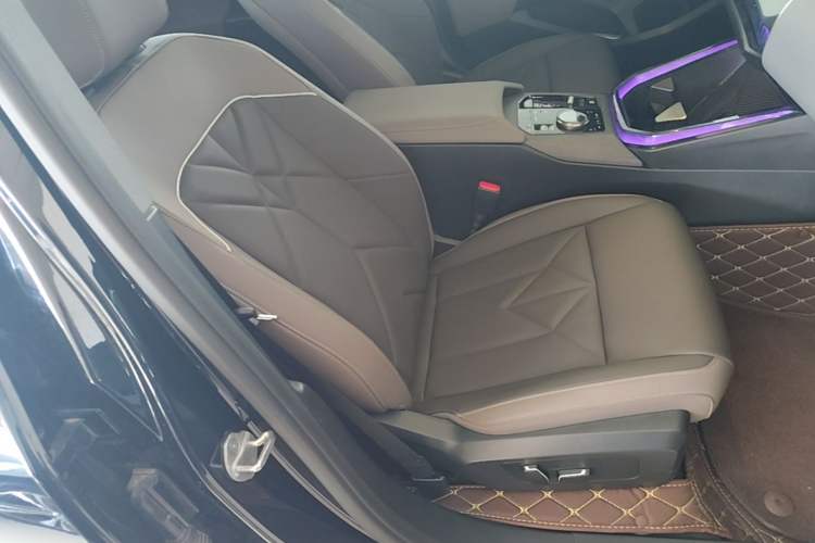 Used BMW X3 2025 xDrive25L Luxury Package Right Front Seat
