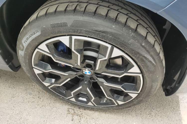 Used BMW X3 2025 xDrive30L Luxury Edition M Sport Package Right Front Wheel Hub