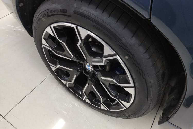 Used BMW X3 2025 xDrive30L Luxury Edition M Sport Package Right Rear Wheel Hub