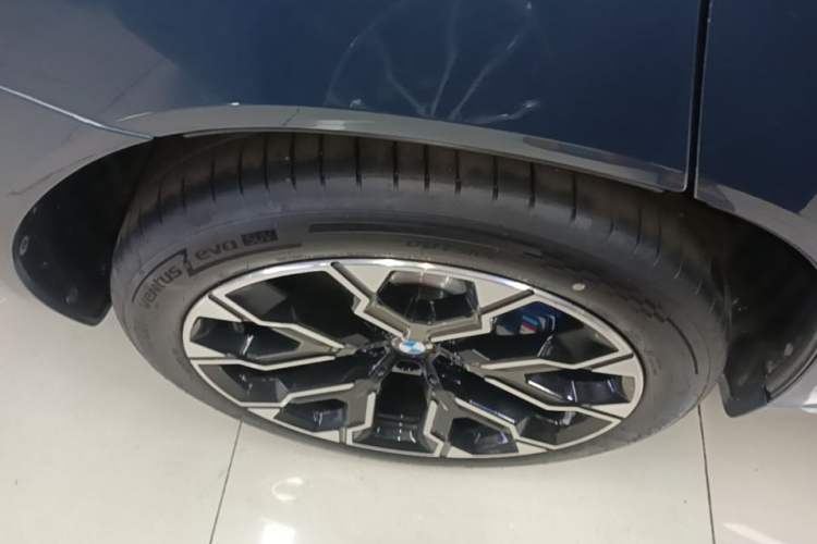 Used BMW X3 2025 xDrive30L Luxury Edition M Sport Package Right Rear Wheel Hub