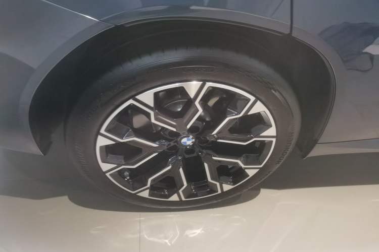 Used BMW X3 2025 xDrive30L Luxury Edition M Sport Package Right Rear Wheel Hub