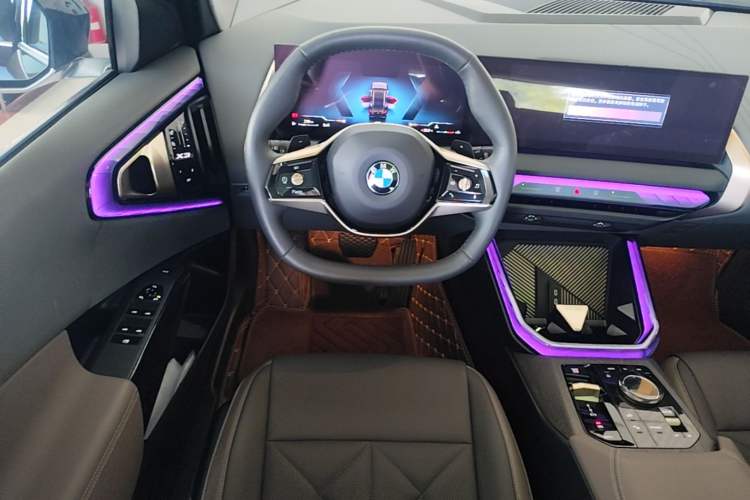 Used BMW X3 2025 xDrive25L Luxury Package Steering Wheel
