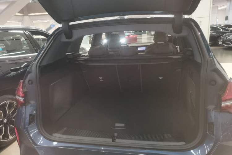 Used BMW X3 2025 xDrive30L Luxury Edition M Sport Package Trunk