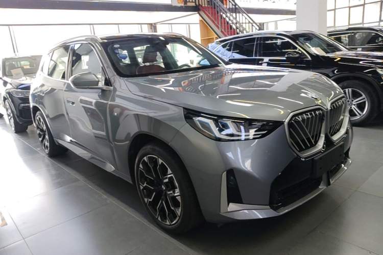 Used BMW X3 2025 xDrive30L Luxury Edition M Sport Package Front Right 45 Deg