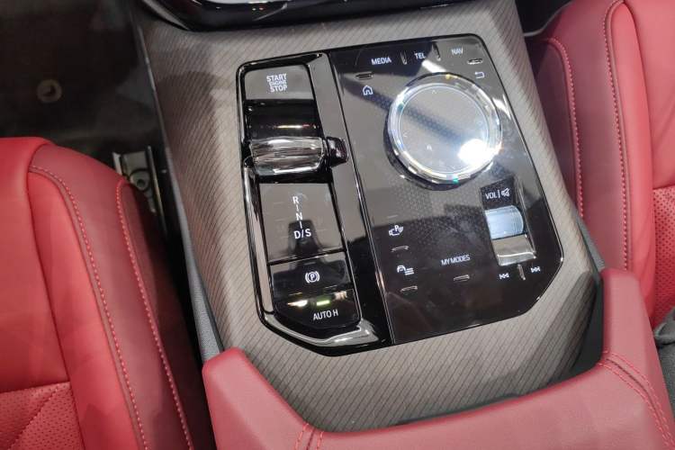 Used BMW X3 2025 xDrive30L Luxury Edition M Sport Package Gear Lever