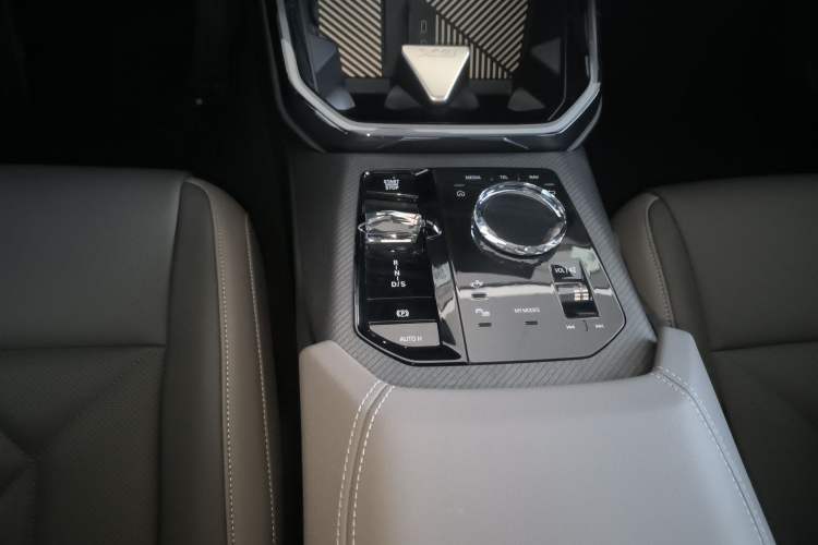 Used BMW X3 2025 xDrive30L Luxury Edition M Sport Package Gear Lever