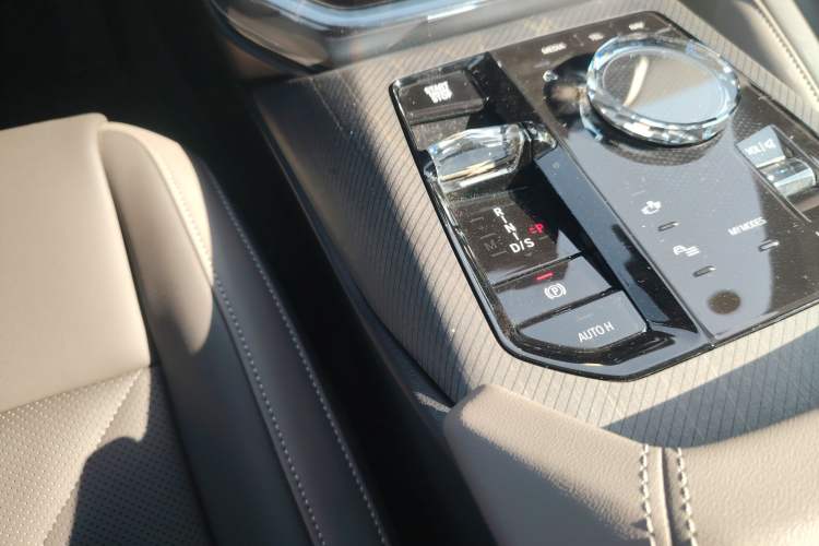 Used BMW X3 2025 xDrive30L Luxury Edition M Sport Package Gear Lever