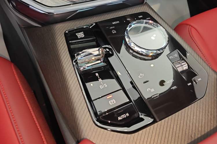 Used BMW X3 2025 xDrive30L Luxury Edition M Sport Package Gear Lever