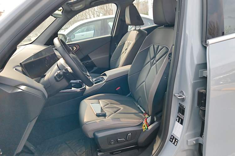 Used BMW X3 2025 xDrive30L Luxury Edition M Sport Package Left Front Seat