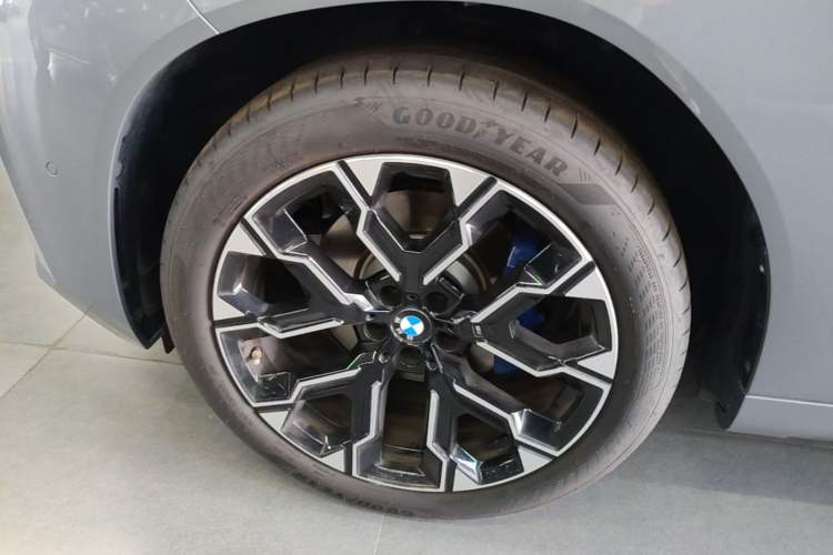 Used BMW X3 2025 xDrive30L Luxury Edition M Sport Package Left Front Wheel Hub