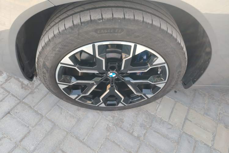 Used BMW X3 2025 xDrive30L Luxury Edition M Sport Package Left Front Wheel Hub