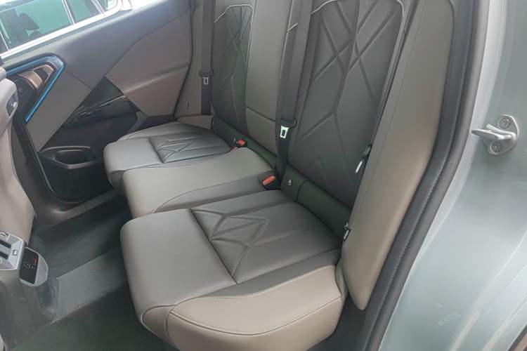Used BMW X3 2025 xDrive30L Luxury Edition M Sport Package Left Rear Seat
