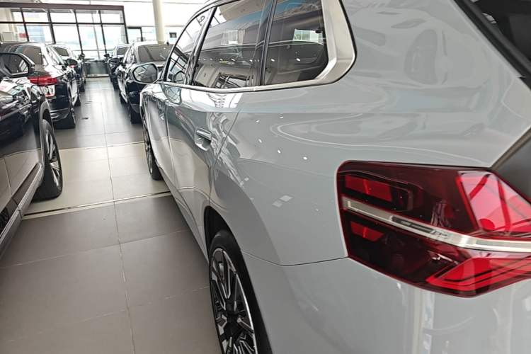 Used BMW X3 2025 xDrive30L Luxury Edition M Sport Package Rear Left 45 Deg