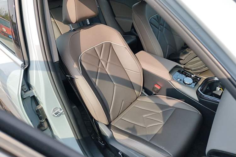 Used BMW X3 2025 xDrive30L Luxury Edition M Sport Package Right Front Seat
