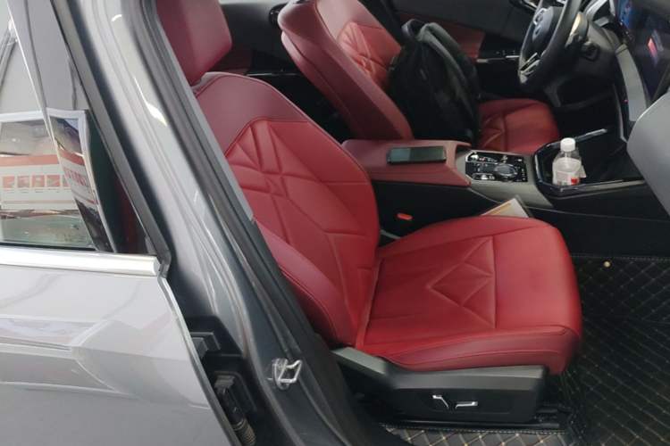 Used BMW X3 2025 xDrive30L Luxury Edition M Sport Package Right Front Seat