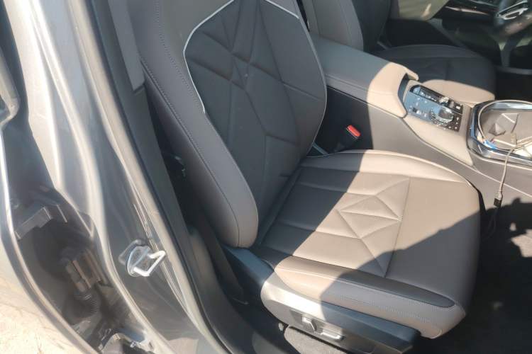 Used BMW X3 2025 xDrive30L Luxury Edition M Sport Package Right Front Seat