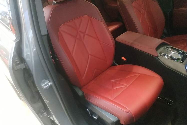 Used BMW X3 2025 xDrive30L Luxury Edition M Sport Package Right Front Seat