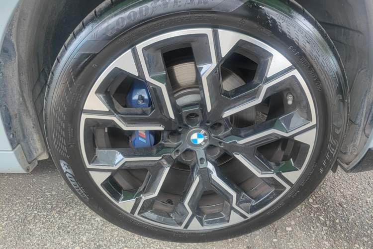 Used BMW X3 2025 xDrive30L Luxury Edition M Sport Package Right Front Wheel Hub