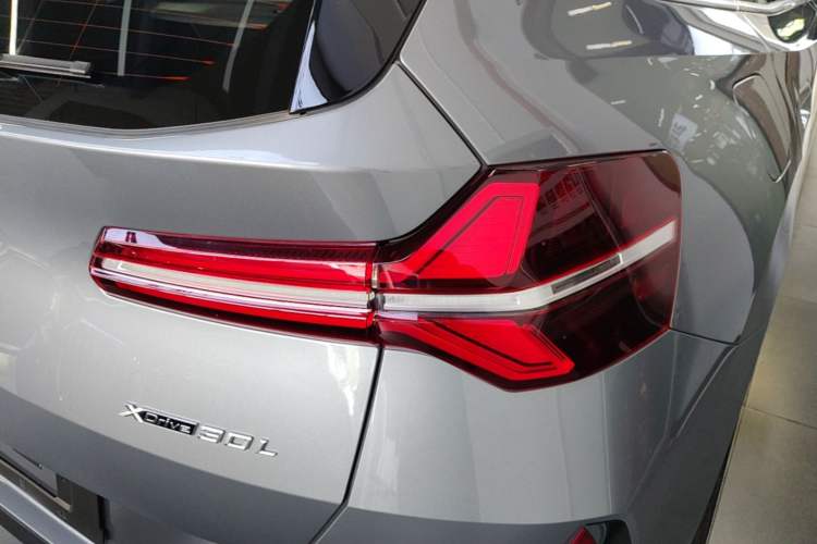 Used BMW X3 2025 xDrive30L Luxury Edition M Sport Package Right Rear Taillight