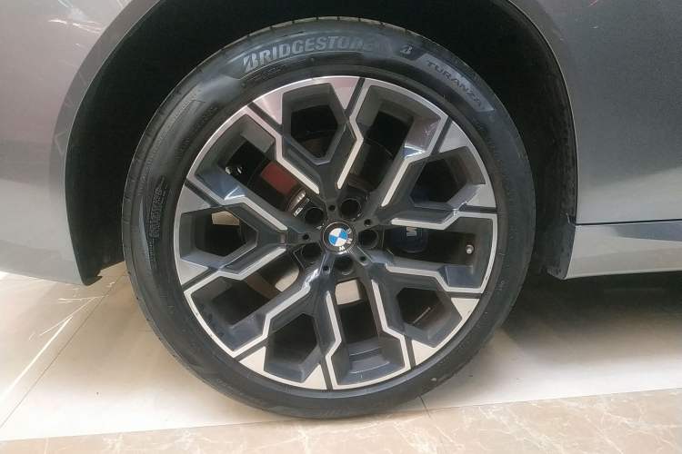 Used BMW X3 2025 xDrive30L Luxury Edition M Sport Package Right Rear Wheel Hub