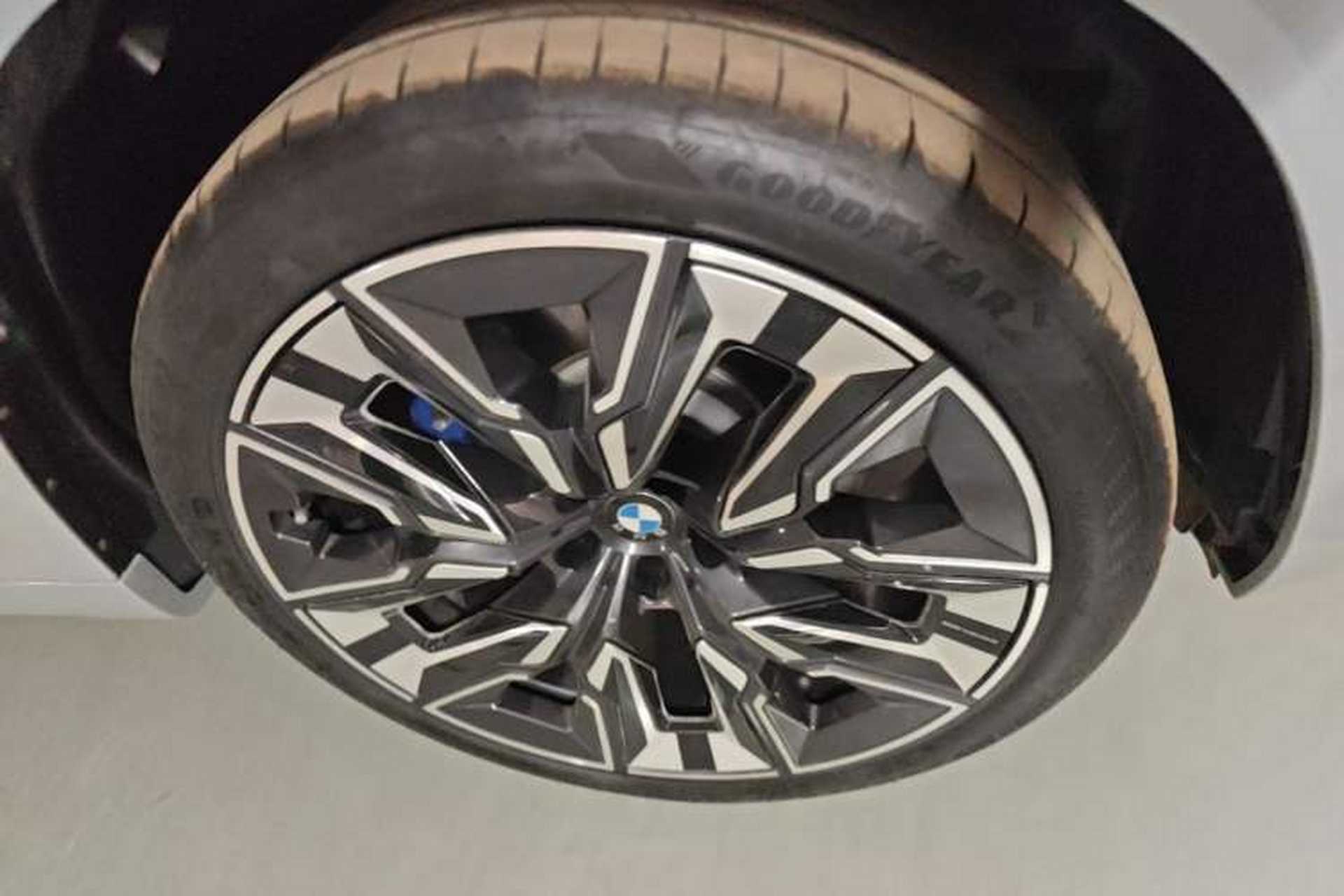 Used BMW X3 2025 xDrive30L Luxury Edition M Sport Package Exterior 4