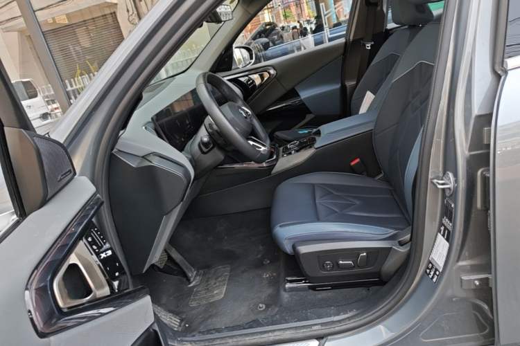 Used BMW X3 2025 xDrive30L Leading Model M Sport Package Left Front Seat
