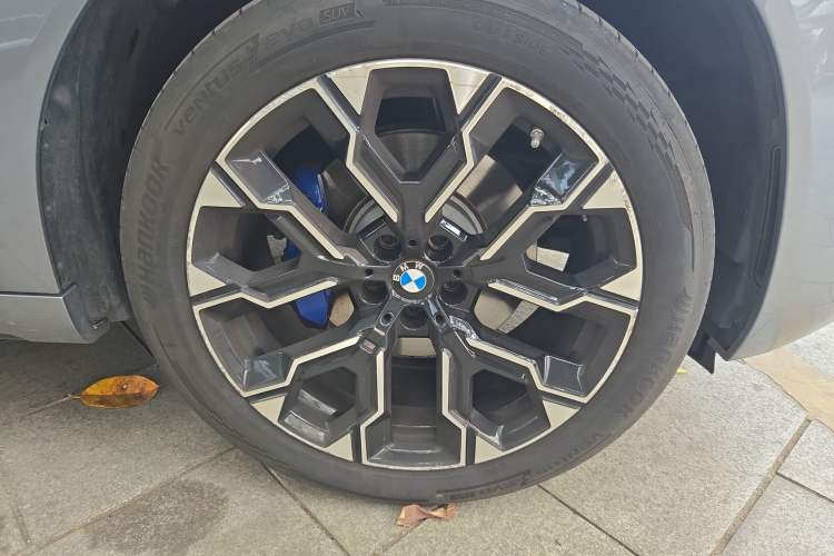 Used BMW X3 2025 xDrive30L Luxury Edition M Sport Package Right Front Wheel Hub