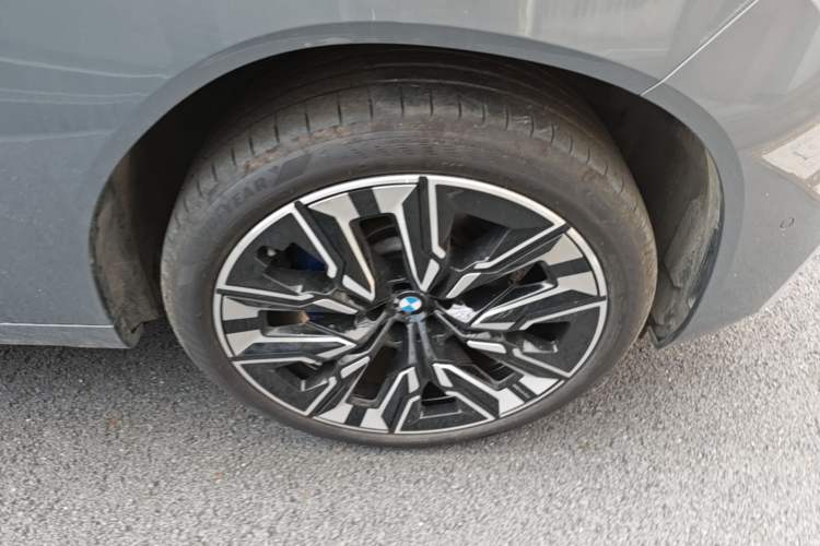 Used BMW X3 2025 xDrive30L Leading Model M Sport Package Right Front Wheel Hub