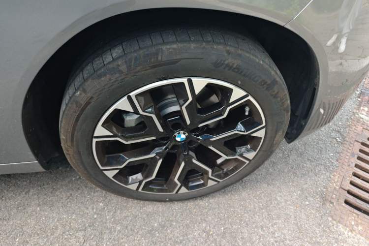 Used BMW X3 2025 xDrive30L Leading Model M Sport Package Right Front Wheel Hub