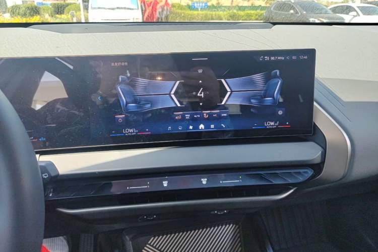 Used BMW X3 2025 xDrive30L Leading Model M Sport Package Audio And AC Panel