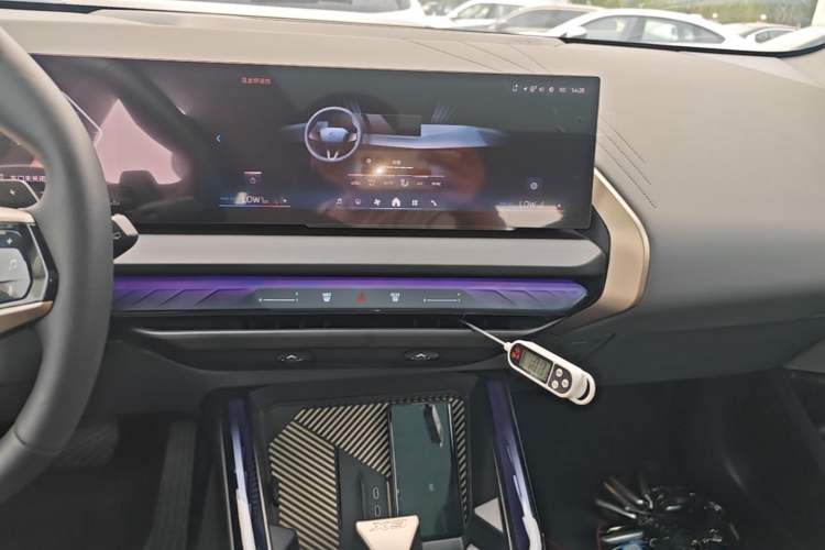 Used BMW X3 2025 xDrive25L Luxury Package Audio And AC Panel