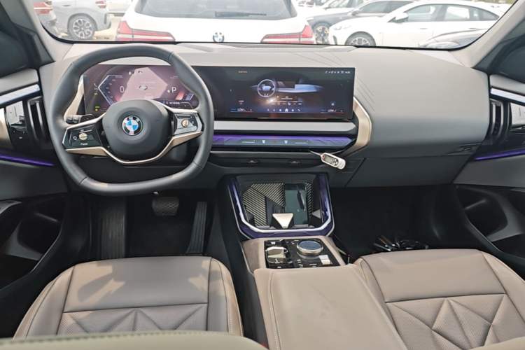 Used BMW X3 2025 xDrive25L Luxury Package Center Console