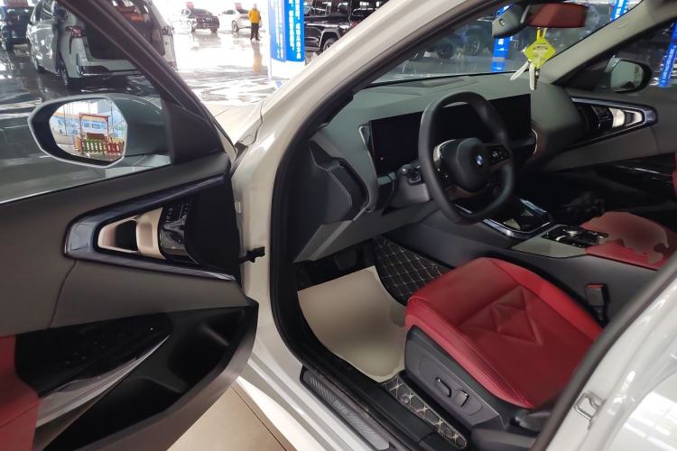 Used BMW X3 2025 xDrive25L Luxury Package Driver Seat