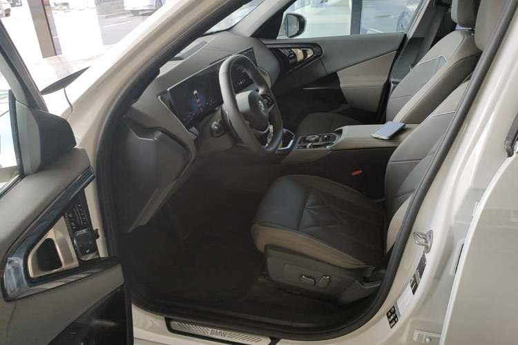 Used BMW X3 2025 xDrive25L Luxury Package Driver Seat