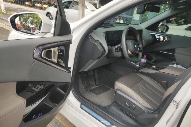 Used BMW X3 2025 xDrive25L Luxury Package Driver Seat