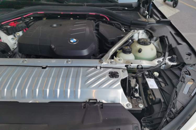 Used BMW X3 2025 xDrive25L Luxury Package Engine Bay Left