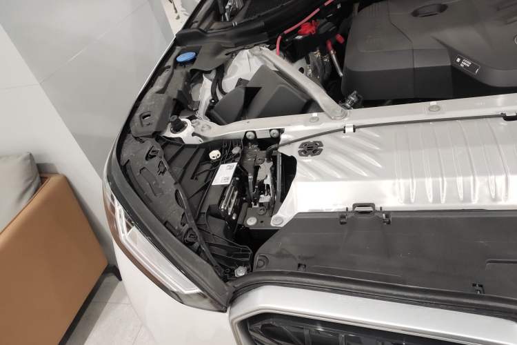 Used BMW X3 2025 Model, xDrive30L Leading M Sport Night Package Engine Bay Right