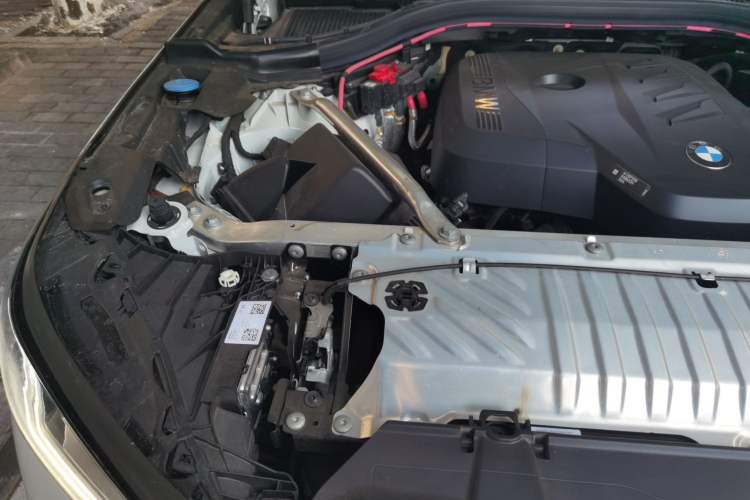 Used BMW X3 2025 xDrive25L Luxury Package Engine Bay Right