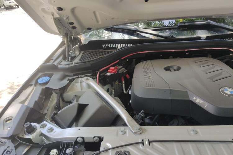 Used BMW X3 2025 xDrive25L Luxury Package Engine Bay Right