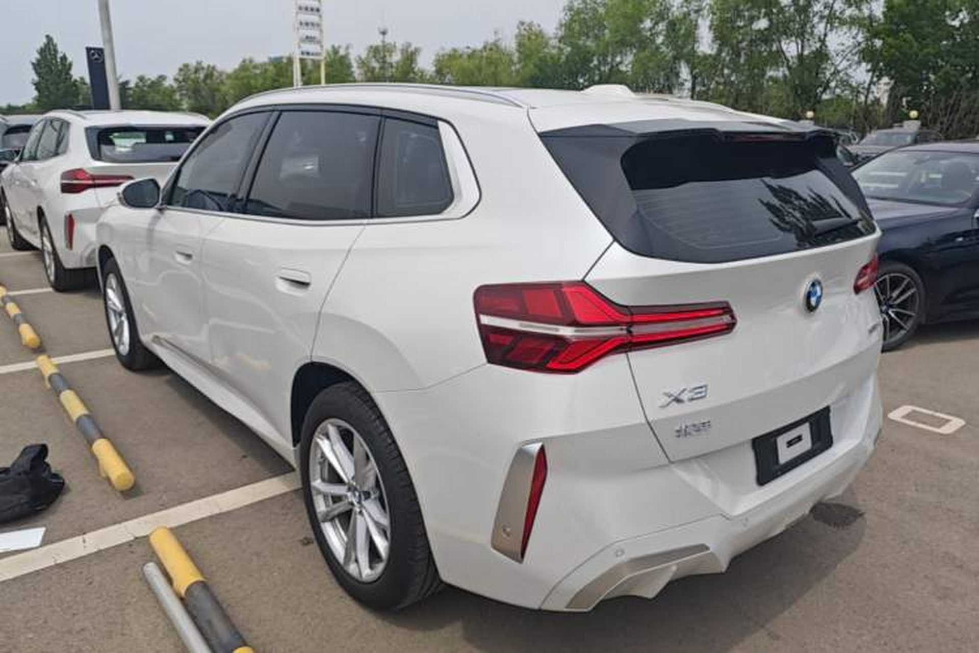 Used BMW X3 2025 xDrive25L Luxury Package Exterior 2