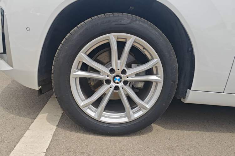 Used BMW X3 2025 xDrive25L Luxury Package Exterior 4