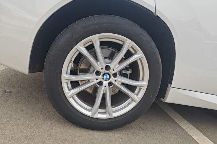 Used BMW X3 2025 xDrive25L Luxury Package Exterior 5
