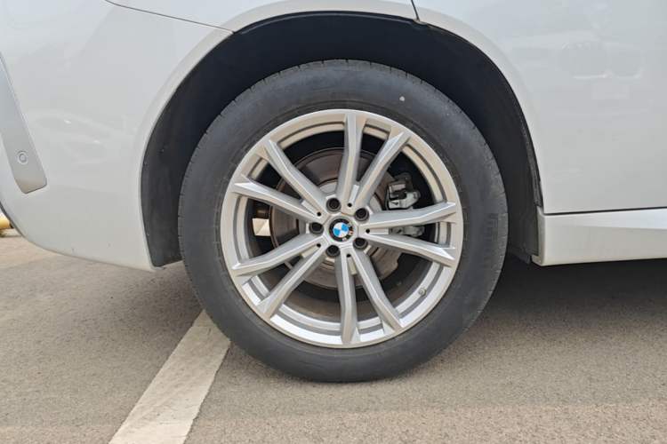 Used BMW X3 2025 xDrive25L Luxury Package Exterior 5