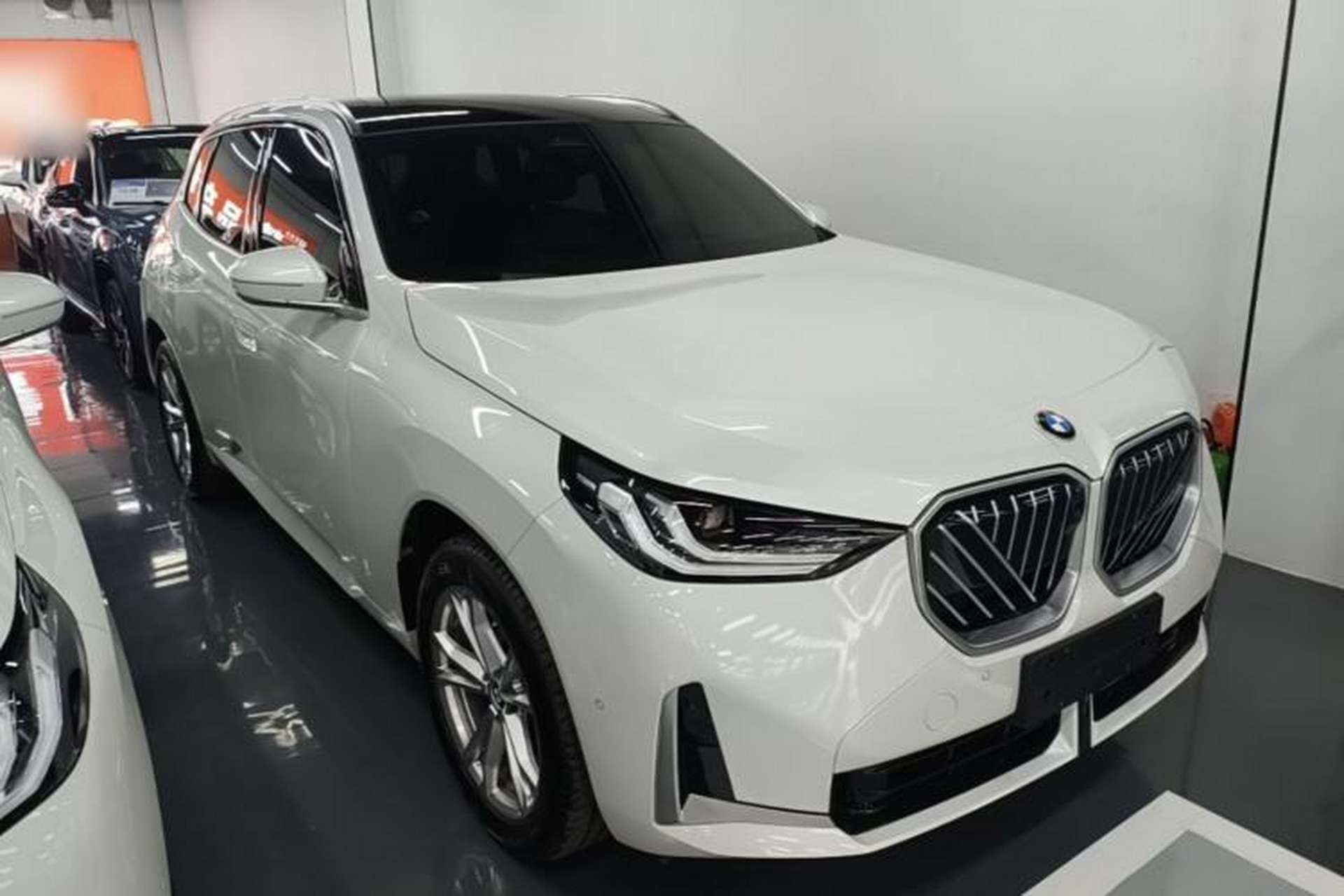 Used BMW X3 2025 xDrive25L Luxury Package Front Right 45 Deg