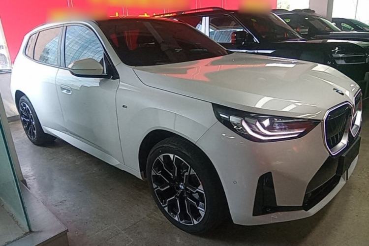 Used BMW X3 2025 Model, xDrive30L Leading M Sport Night Package Front Right 45 Deg
