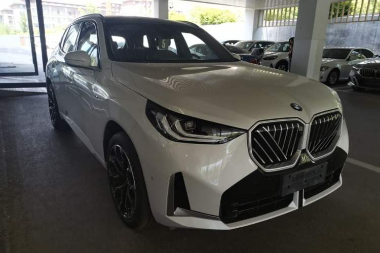 Used BMW X3 2025 xDrive30L Leading Model M Sport Package Front Right 45 Deg